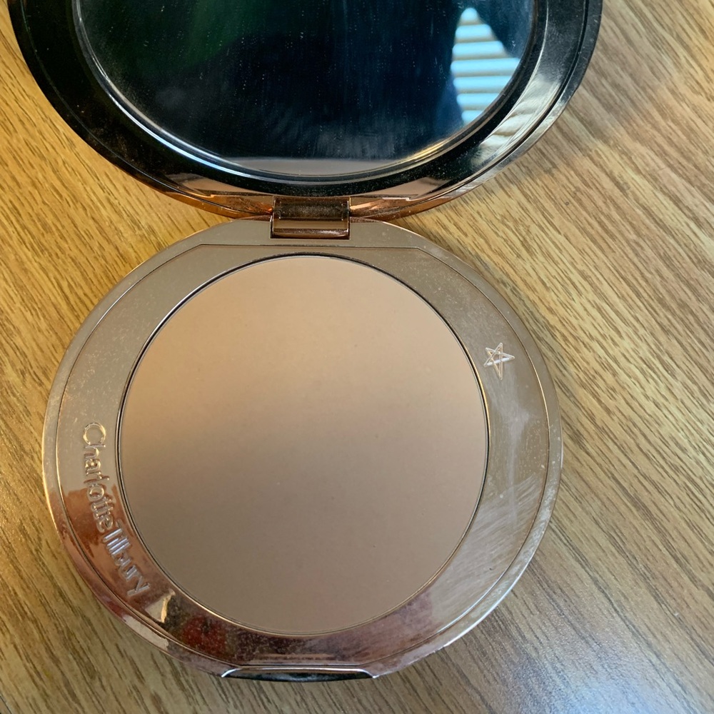 CHARLOTTE TILBURY MATTE POWDER BRONZER